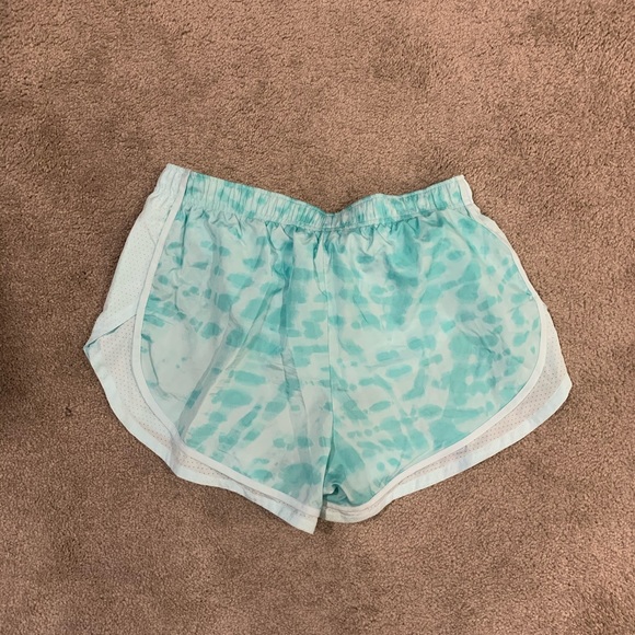 nike women's surf to sport tempo running short